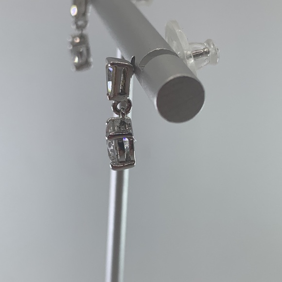 🧡 925 Sterling Silver CZ Earrings🧡 - Picture 3 of 4